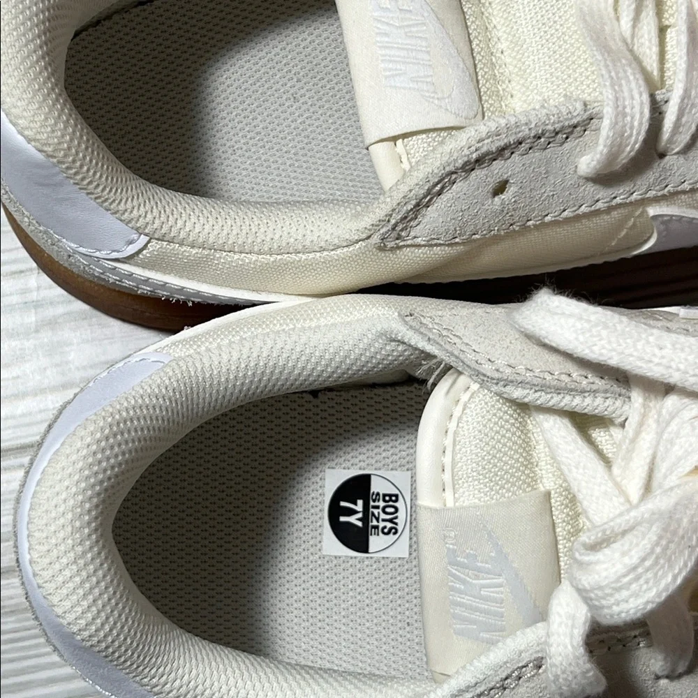 Nike Field General sneaker shoe white Ivory Gum (GS) youth‎ size 7Y IF0465-102